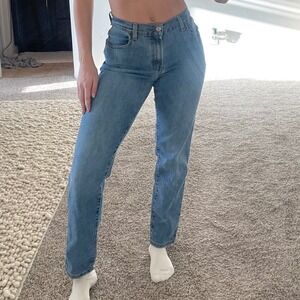 Vintage Y2K Levi's Classic Relaxed Tapered Medium Wash Jeans‎